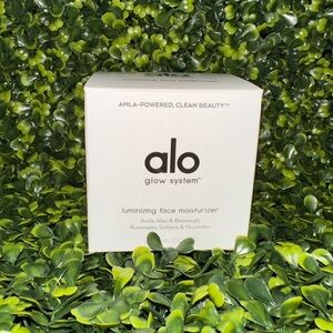 Alo luminizing face moisturizer